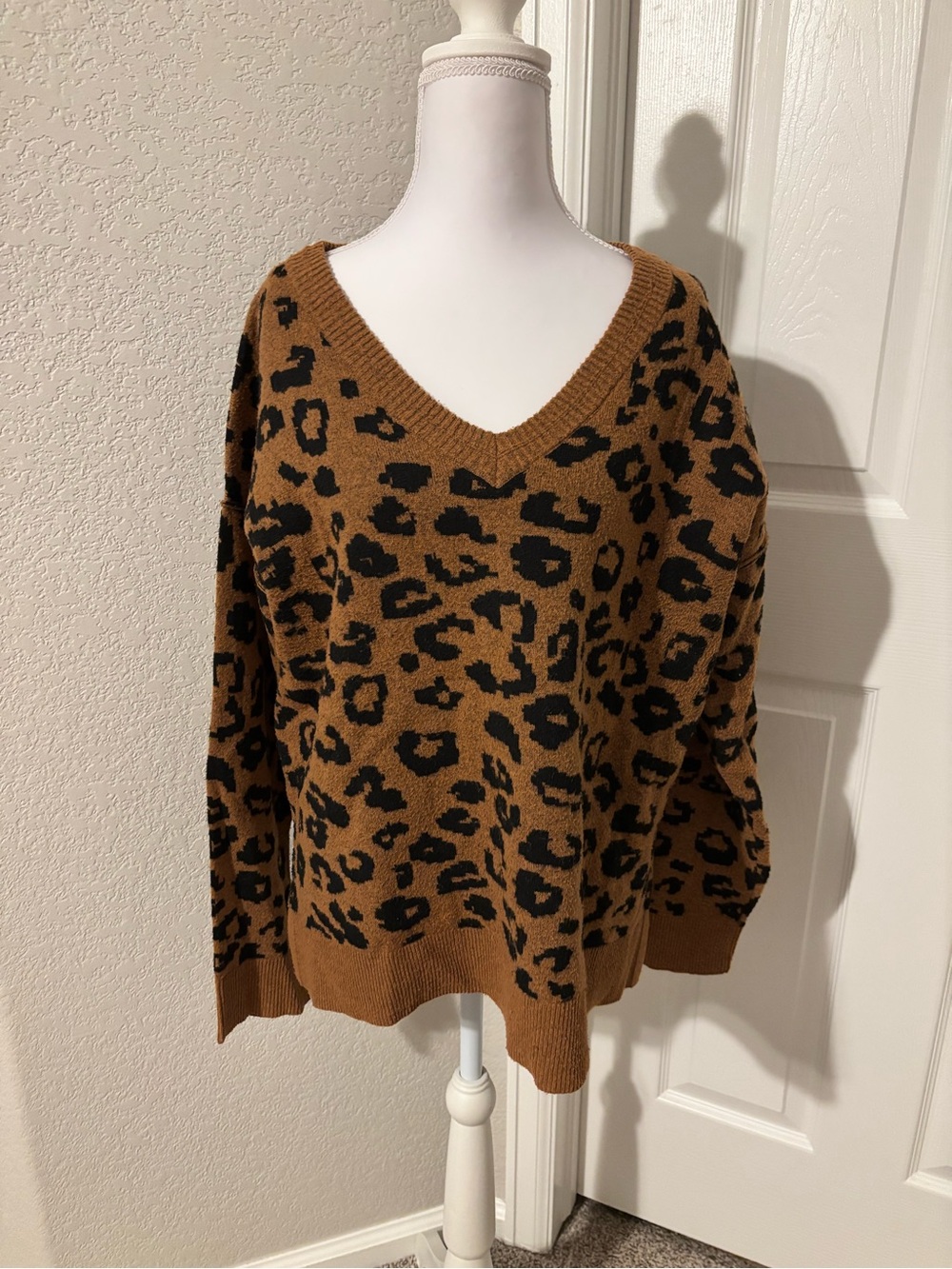 Knox Rose V-Neck Leopard Print Sweater - Brown/Black